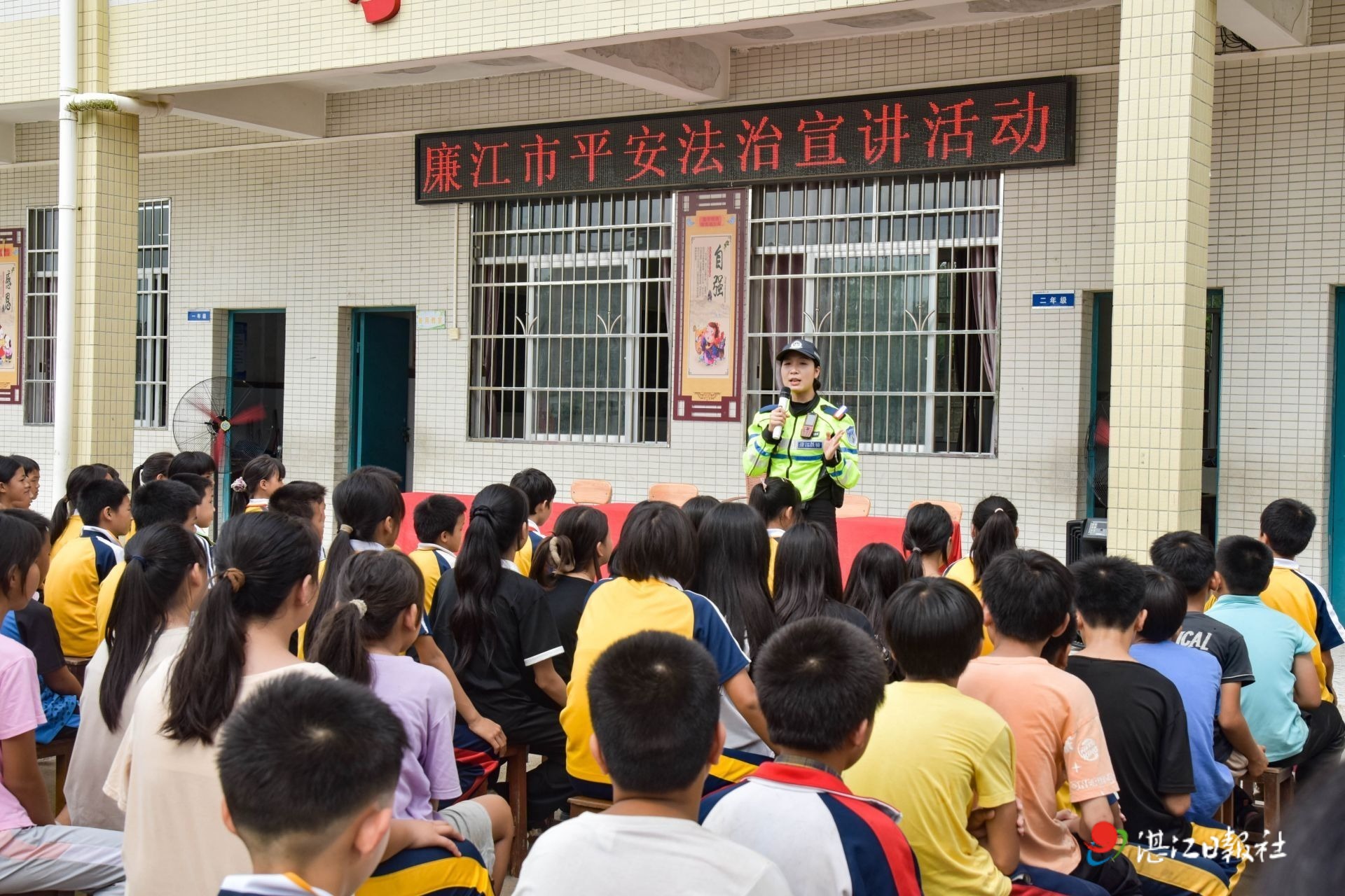 廉江市小学最新动态报道